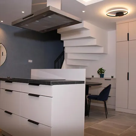 Luxury Cozy 2 Bdr Downtown Apt.4 아파트