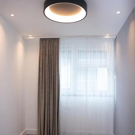 Luxury Cozy 2 Bdr Downtown Apt.4 아파트