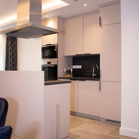 아파트 Luxury Cozy 2 Bdr Downtown Apt.4 *