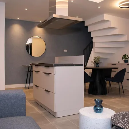 Apartment Luxury Cozy 2 Bdr Downtown Apt.4 *