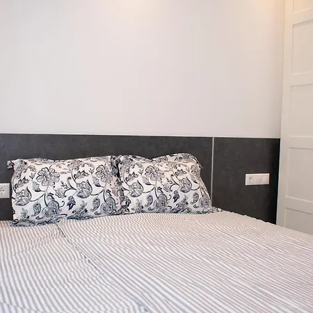 Luxury Cozy 2 Bdr Downtown Apt.4 Apartamento Budapeste