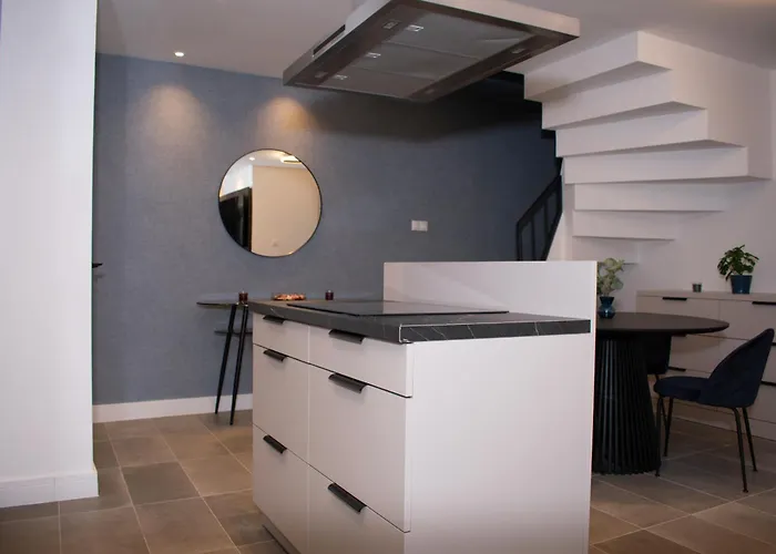 Apartment Luxury Cozy 2 Bdr Downtown Apt.4