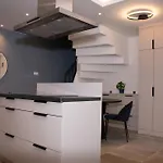Luxury Cozy 2 Bdr Downtown Apt.4 Διαμέρισμα