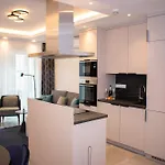 Διαμέρισμα Luxury Cozy 2 Bdr Downtown Apt.4